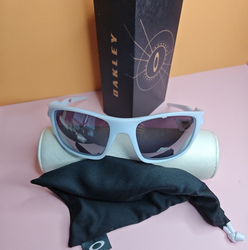 Oakley Unisex Baby Blue Sunglasses